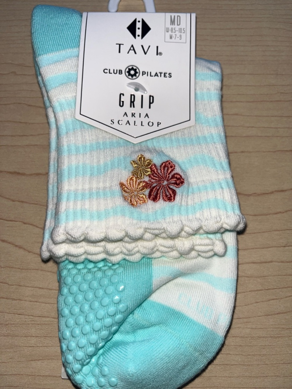 Club Pilates Tavi Aria Scallop Hibiscus Wave Grip Socks w Club Pilates on grips
